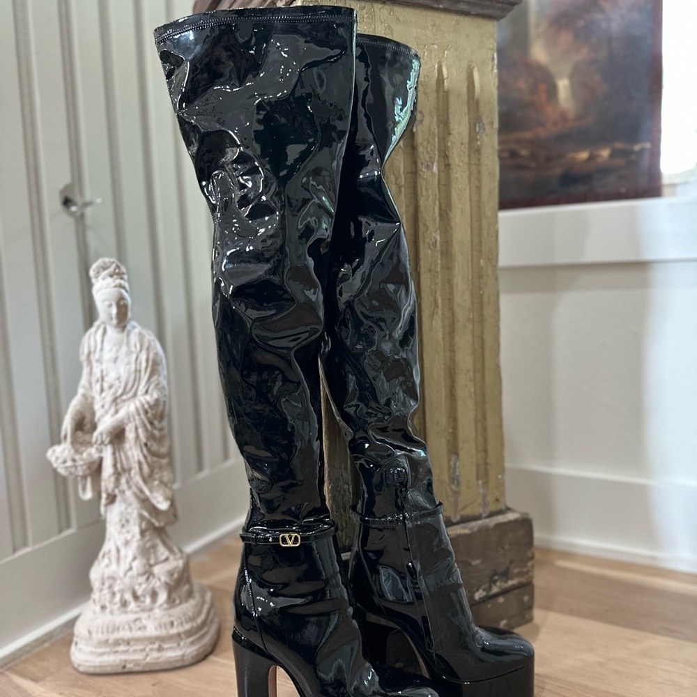 VALENTINO GARAVANI
Vlogo Over-the-knee Platform Boots In Nero